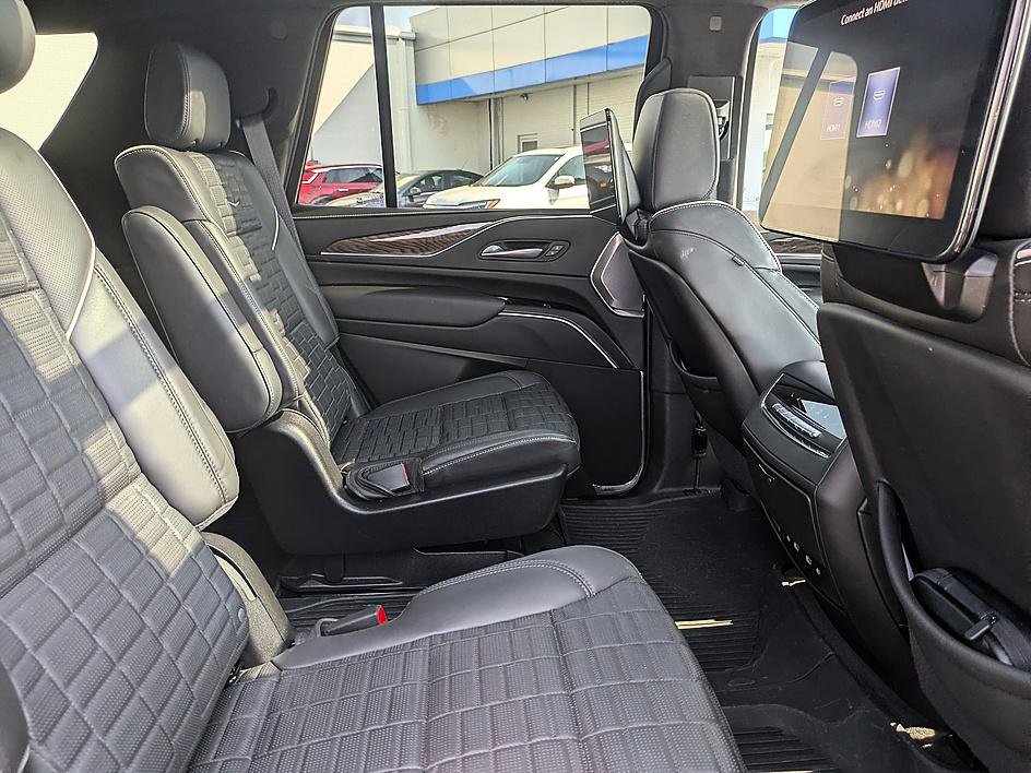 Certified 2024 Cadillac Escalade Premium Luxury Platinum image 38