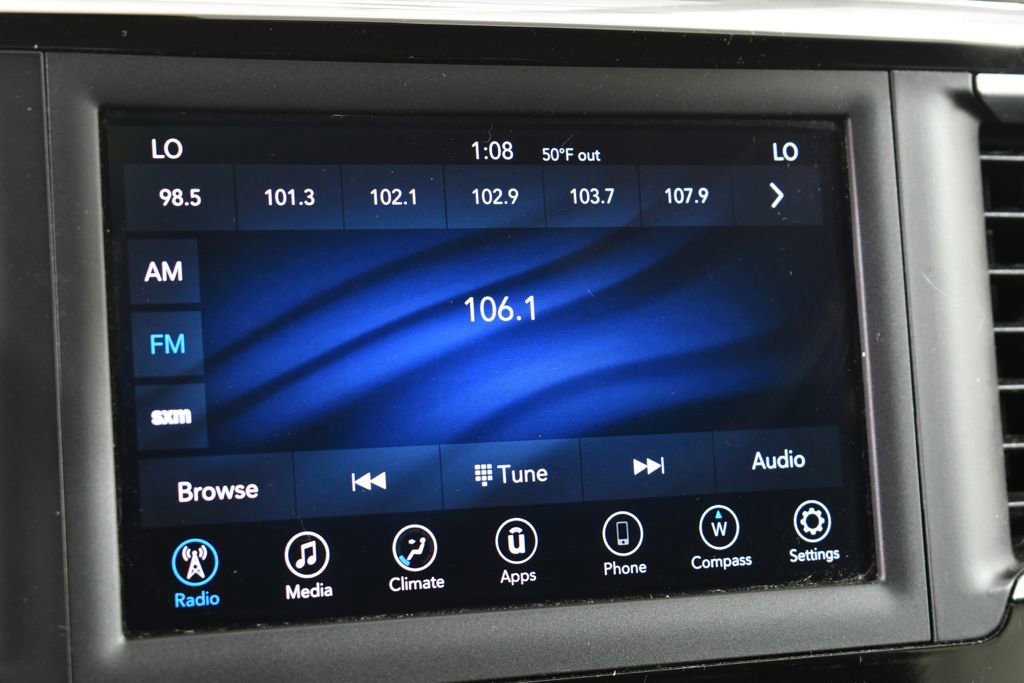 Used 2018 Chrysler Pacifica Touring Plus w/ Tire & Wheel Group FWD image 27