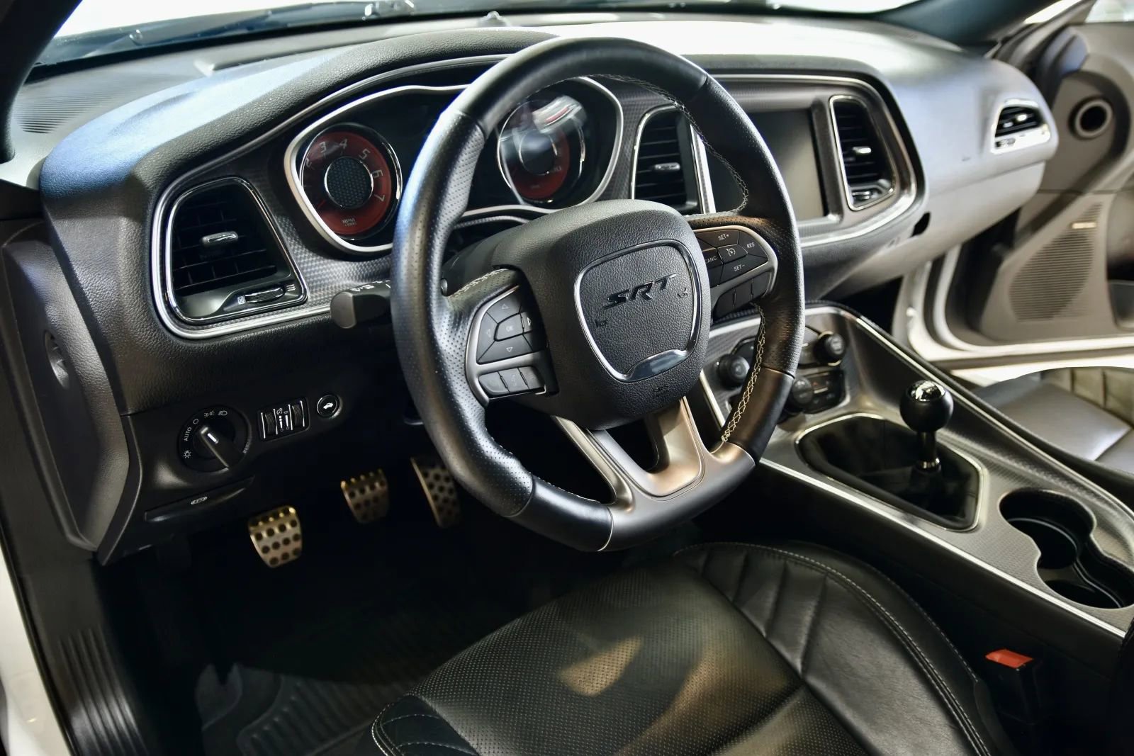 Used 2015 Dodge Challenger SRT Hellcat image 13