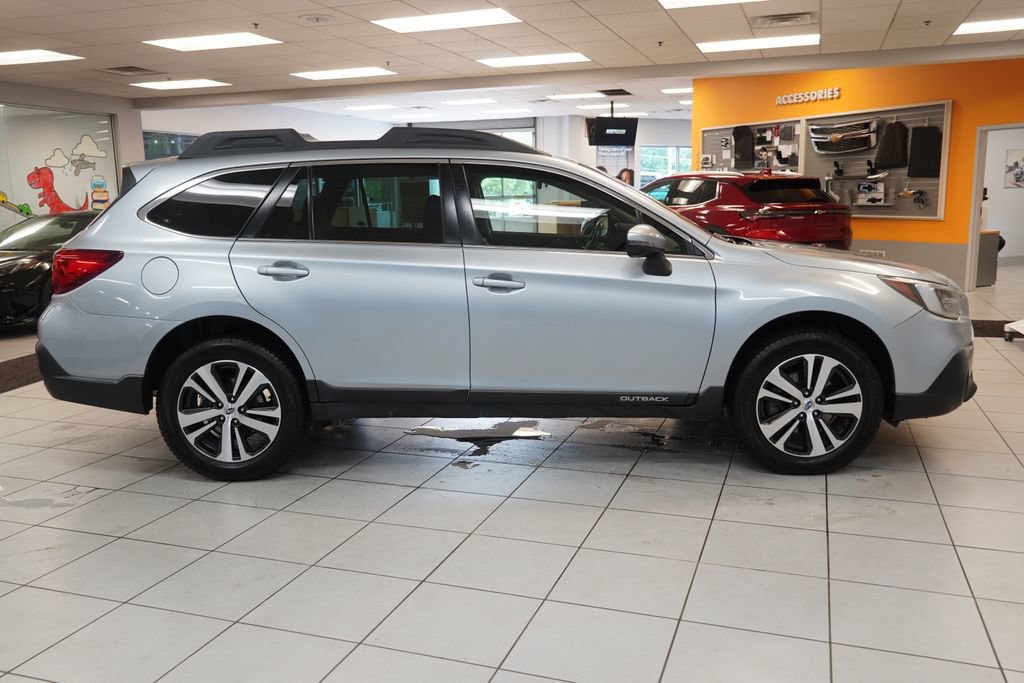 Used 2018 Subaru Outback 3.6R Limited AWD/4WD image 15