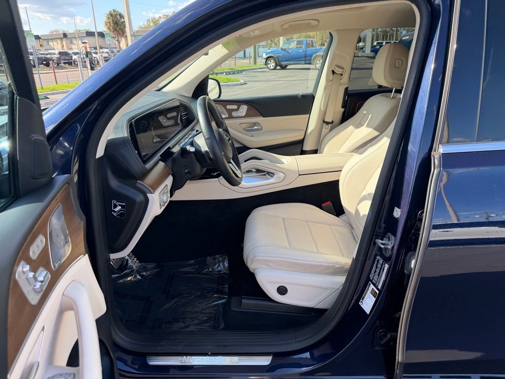 Used 2022 Mercedes-Benz GLS 450 4MATIC image 16