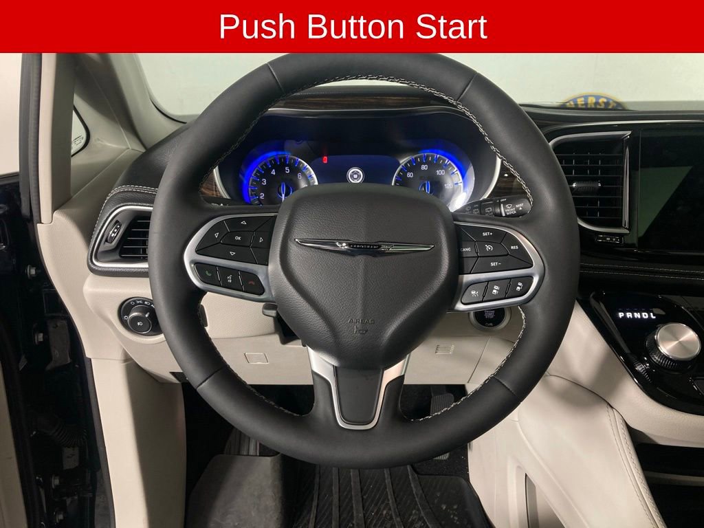 Used 2024 Chrysler Pacifica Limited image 9