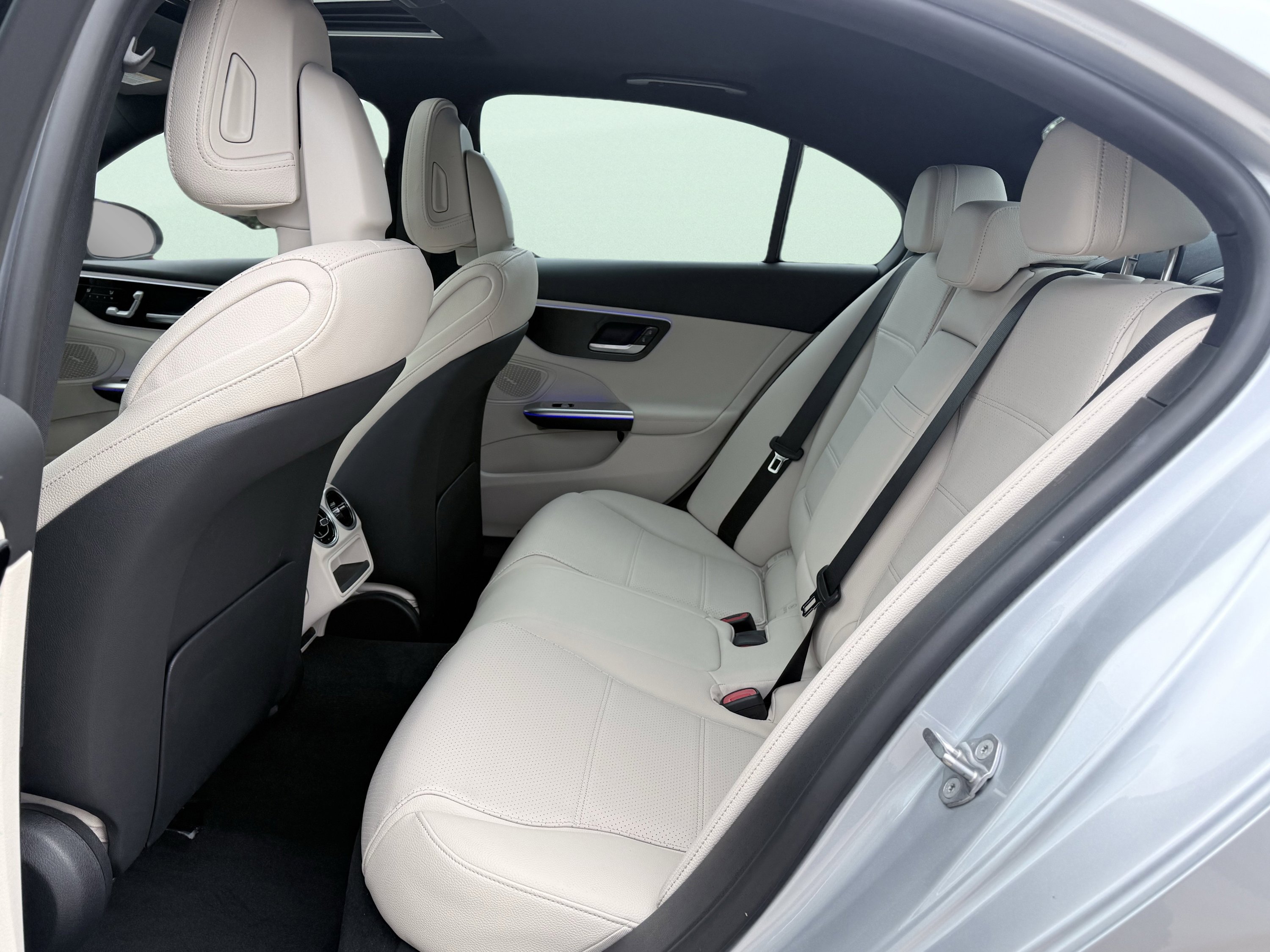 Used 2022 Mercedes-Benz C 300 Sedan w/ Pinnacle Trim Package image 5