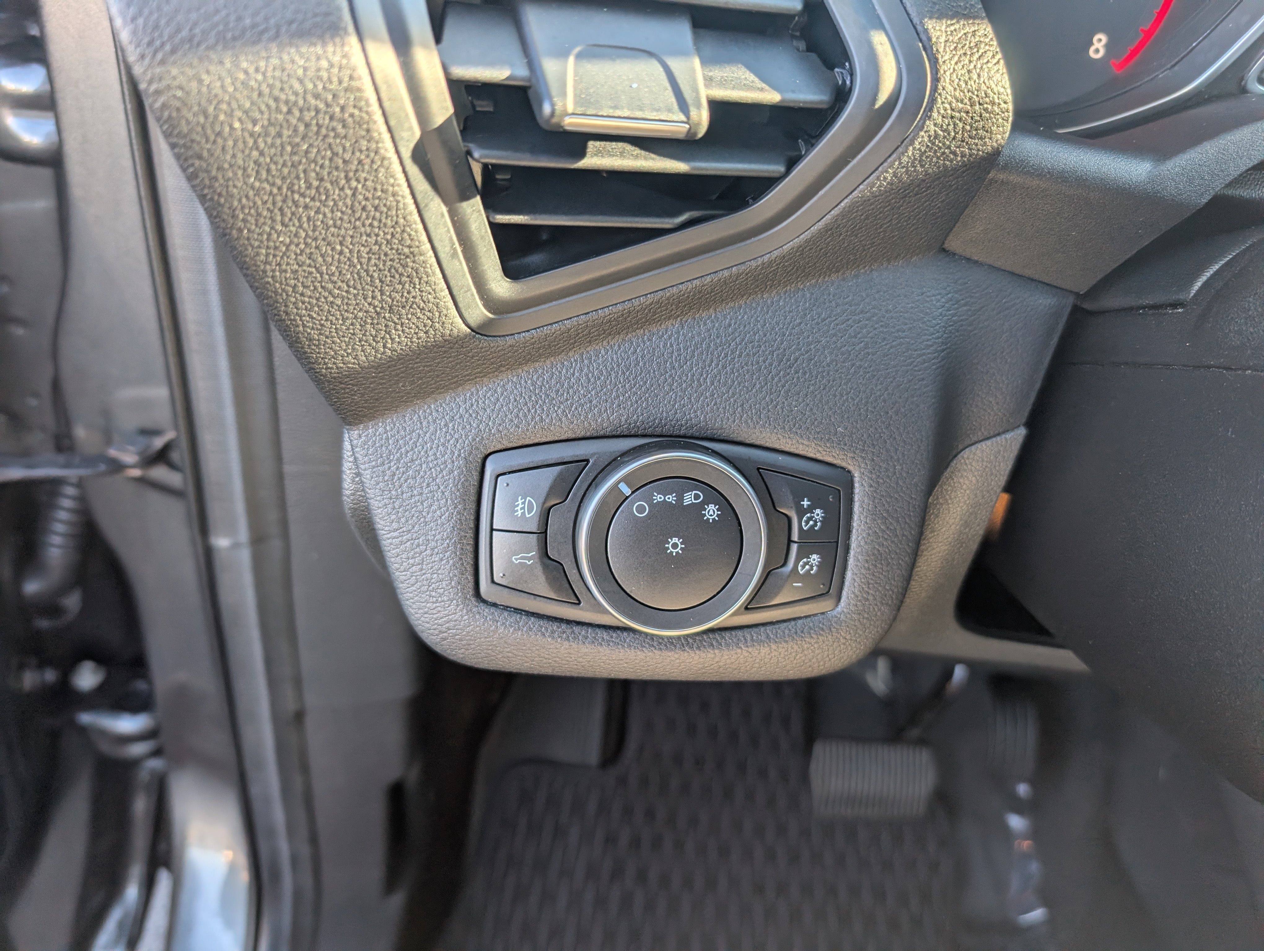 Used 2019 Ford Escape SE image 14