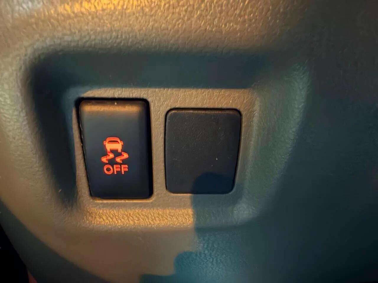 Used 2012 Nissan Versa SV image 13