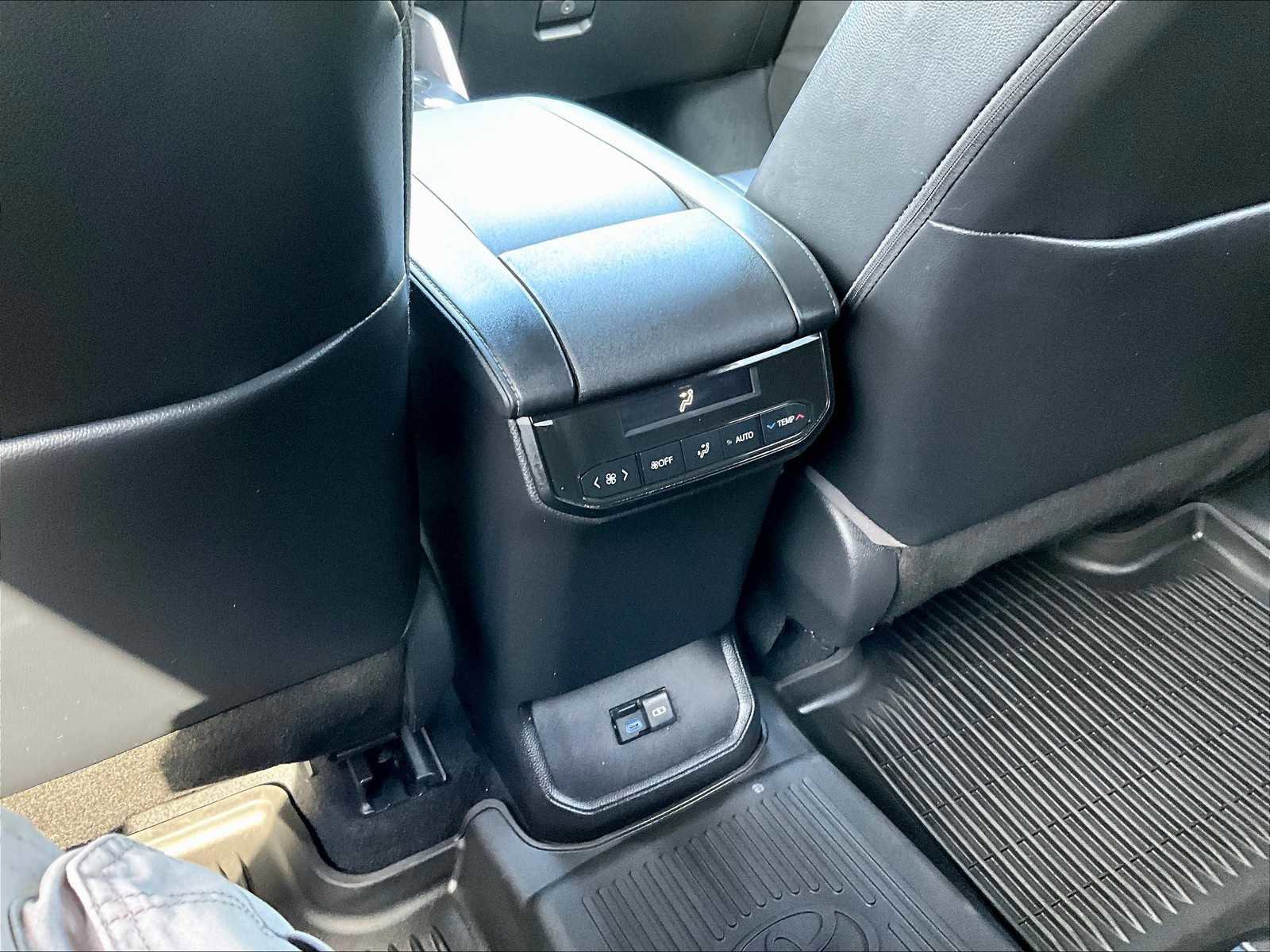 Used 2022 Toyota Highlander XSE image 29