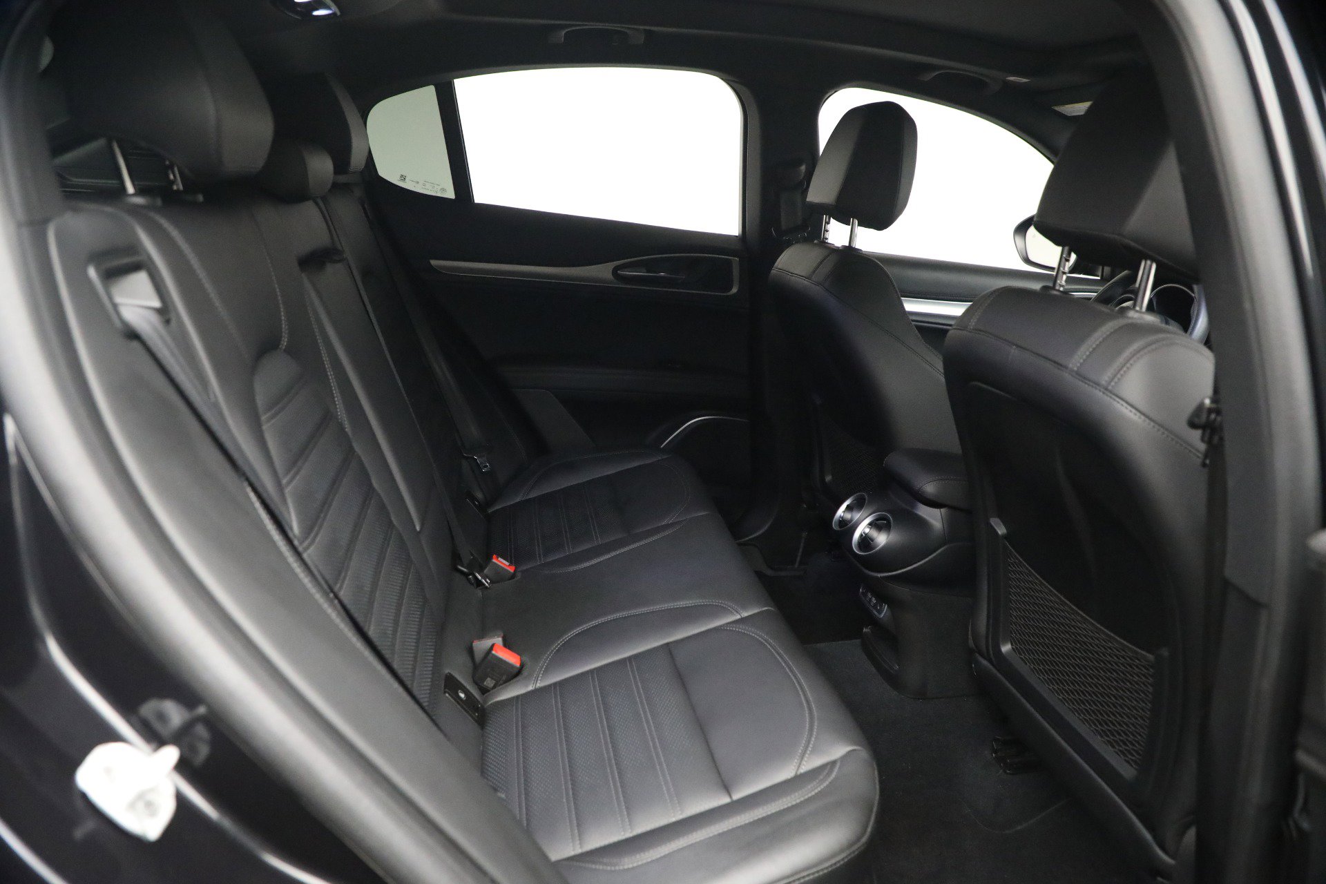 Used 2023 Alfa Romeo Stelvio Veloce AWD/4WD image 23
