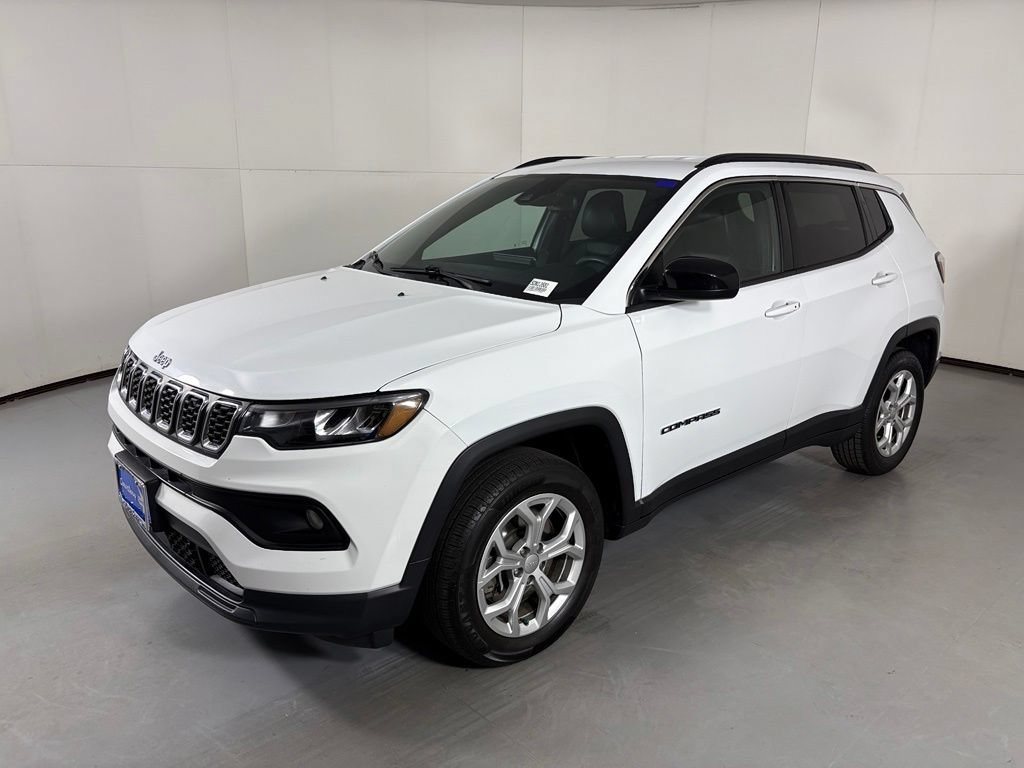 Used 2024 Jeep Compass Latitude AWD/4WD image 4