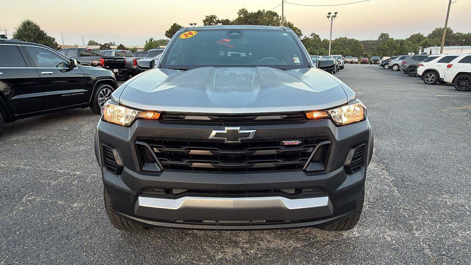 Used 2024 Chevrolet Colorado Trail Boss w/ Advanced Trailering Package AWD/4WD image 2