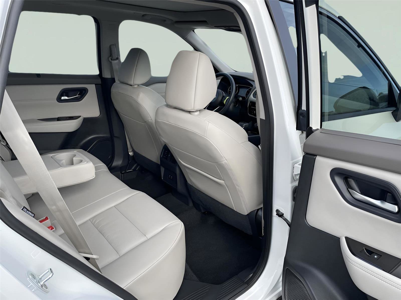 Used 2023 Nissan Rogue SV w/ SV Premium Package image 20