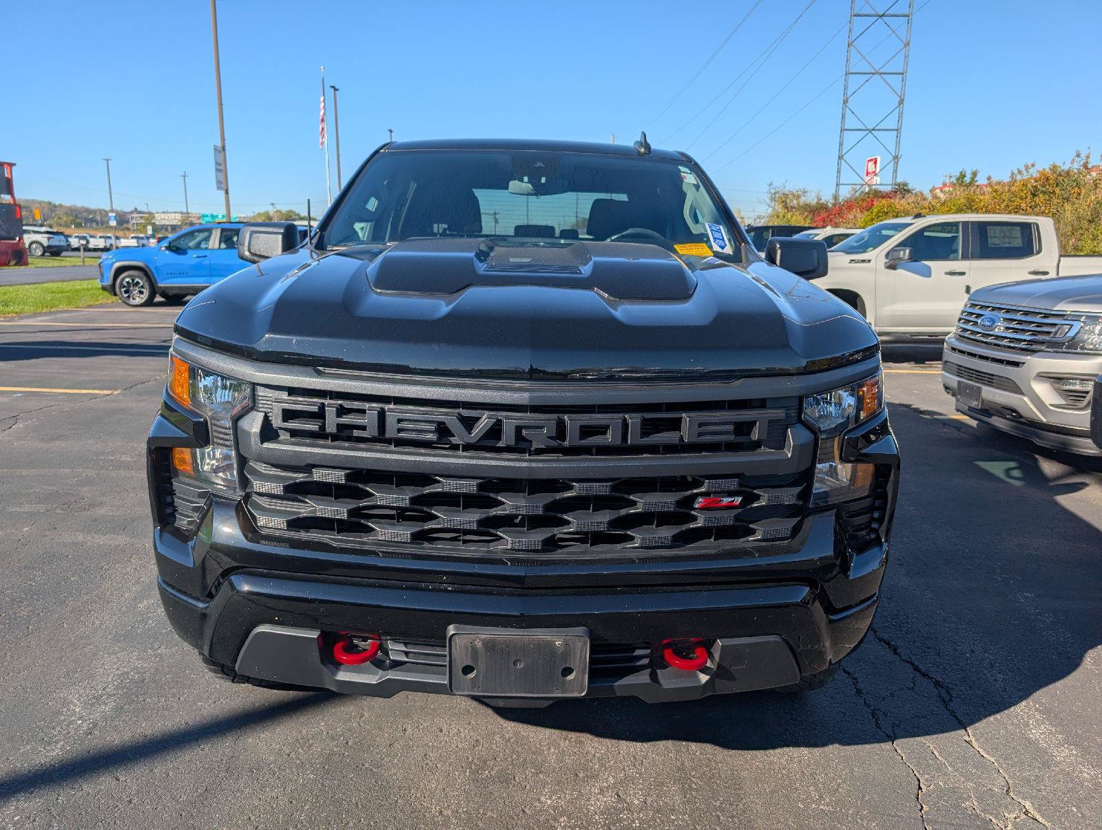 Used 2023 Chevrolet Silverado 1500 Custom Trail Boss w/ LPO, Dark Essentials Package AWD/4WD image 2