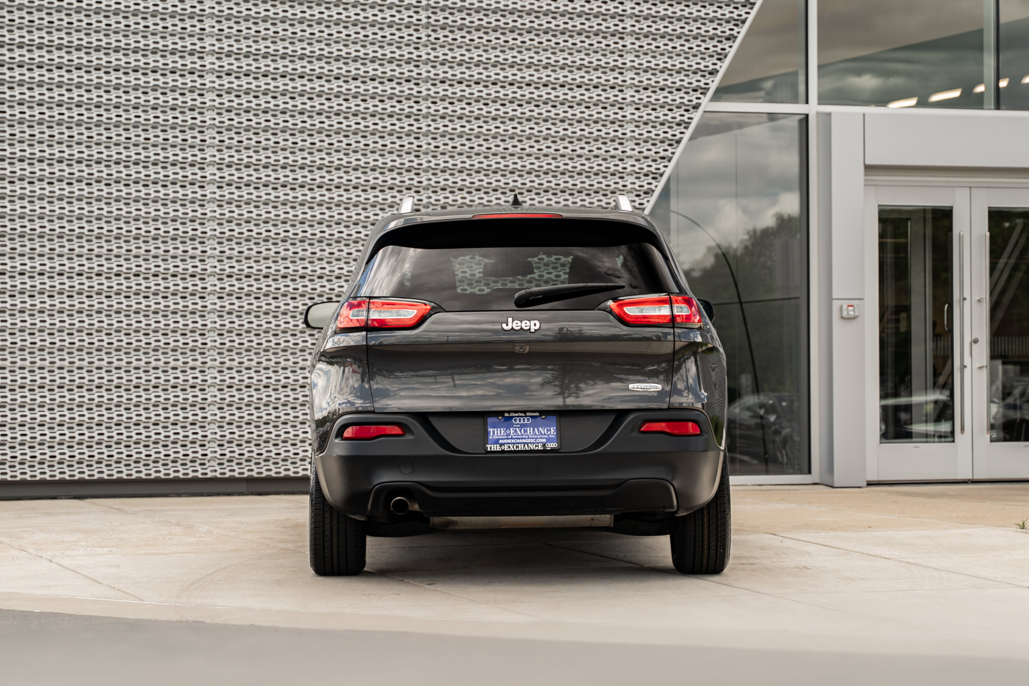 Used 2016 Jeep Cherokee Latitude w/ Cold Weather Group FWD image 25