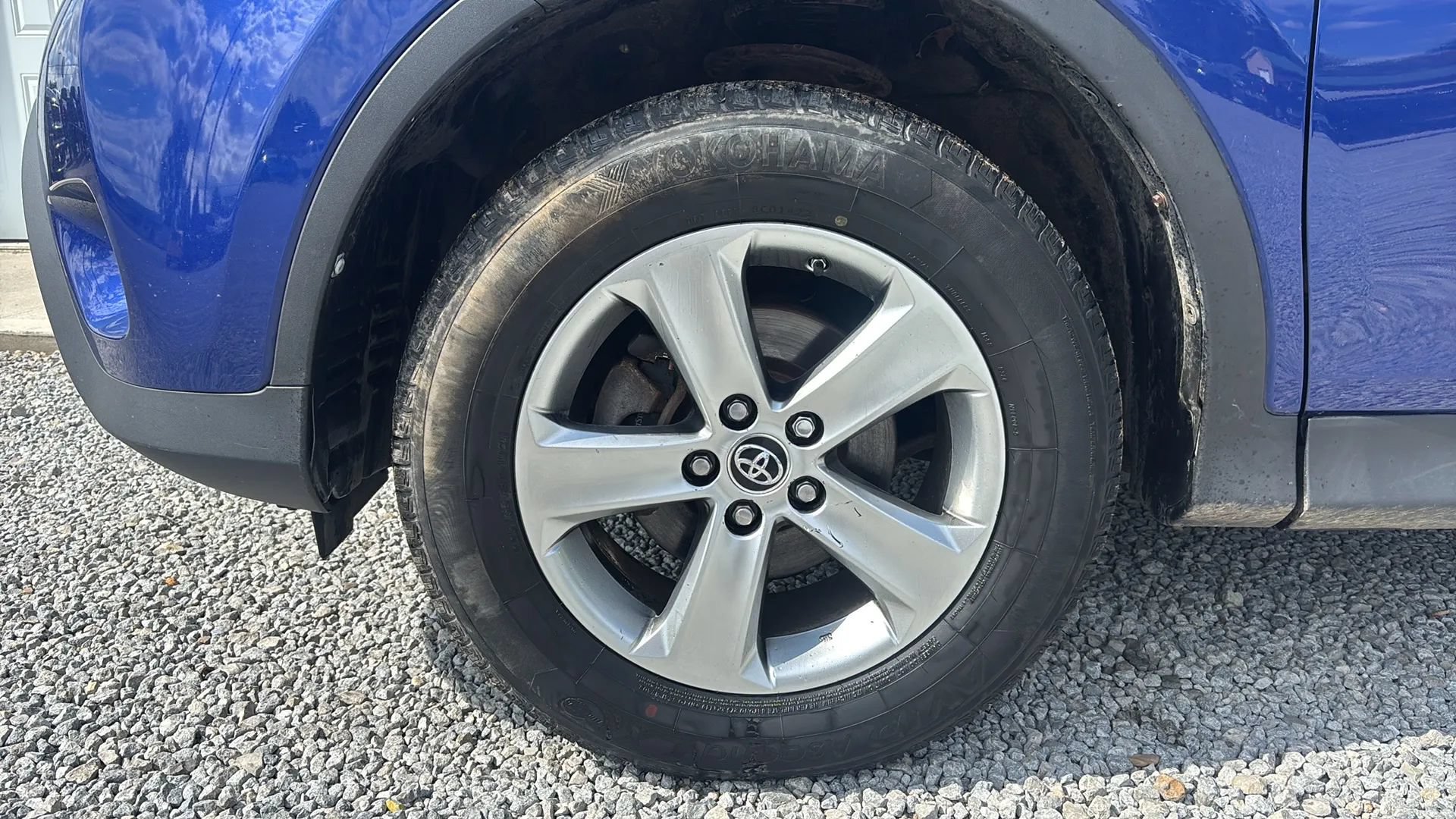 Used 2015 Toyota RAV4 XLE AWD/4WD image 12