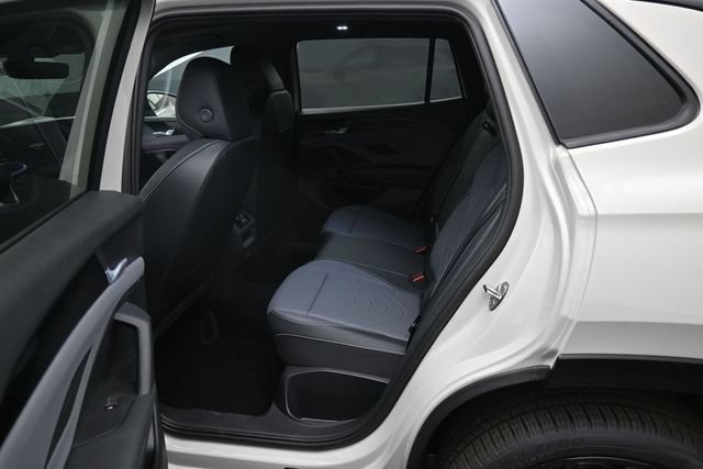 New 2026 Volkswagen Tiguan SE R-Line AWD/4WD image 11