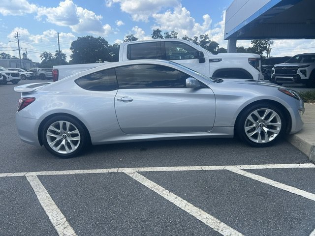 Used 2013 Hyundai Genesis 3.8 RWD image 3