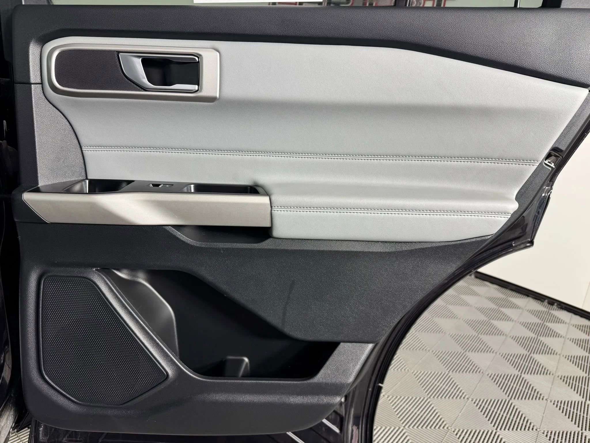 Used 2022 Ford Explorer XLT w/ Equipment Group 202A image 46