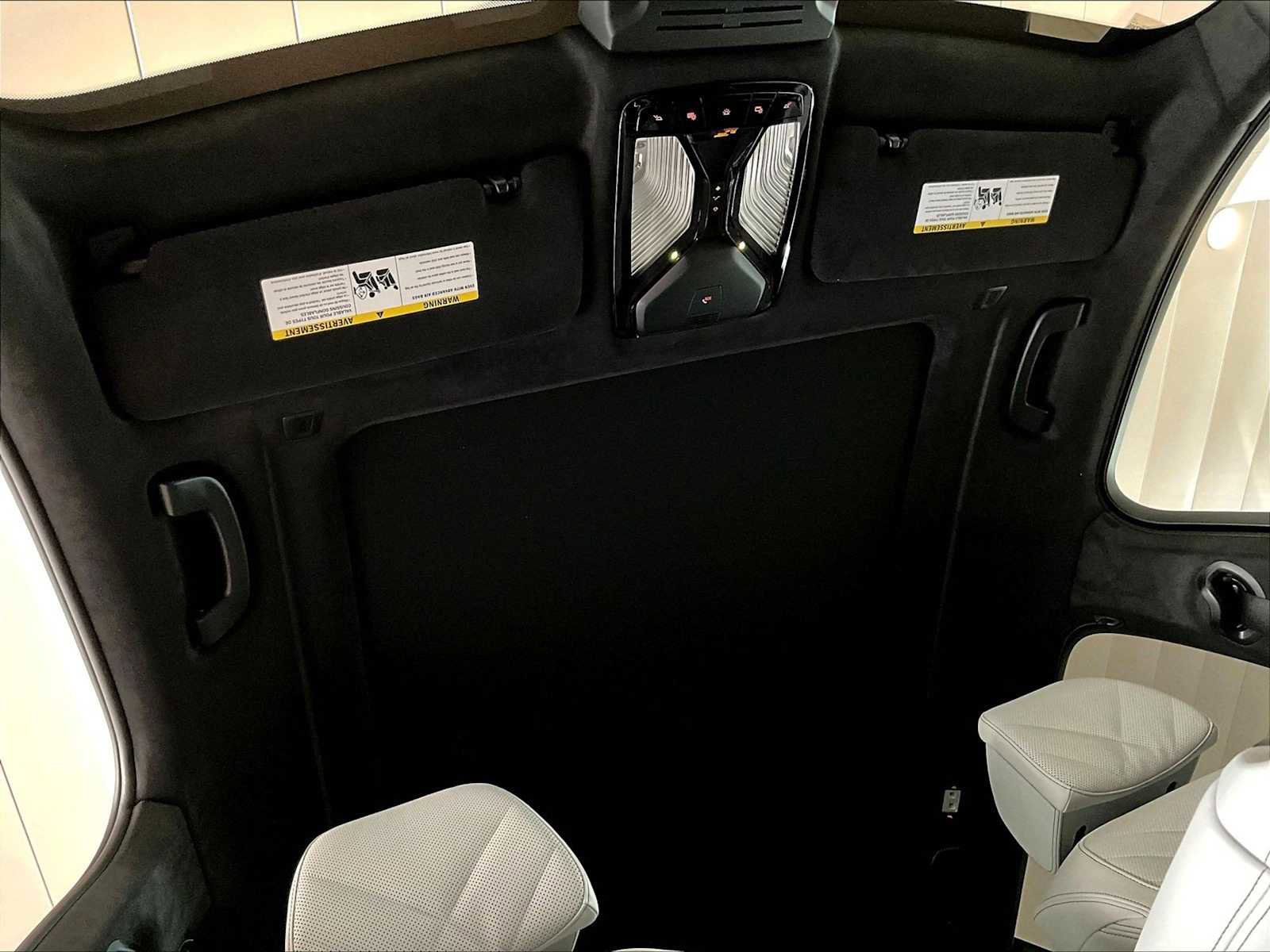 Used 2025 BMW X7 xDrive40i w/ M Sport Package image 25