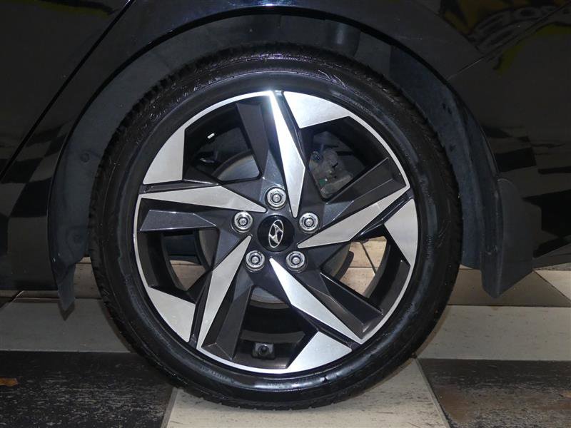 Used 2022 Hyundai Elantra Limited image 34