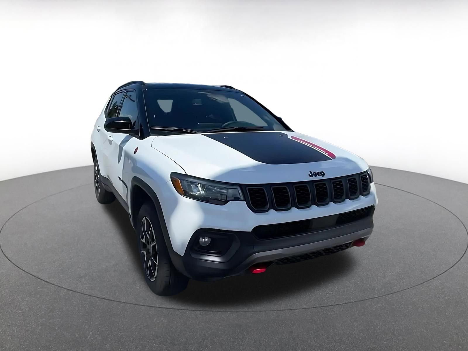 Used 2025 Jeep Compass Trailhawk image 3
