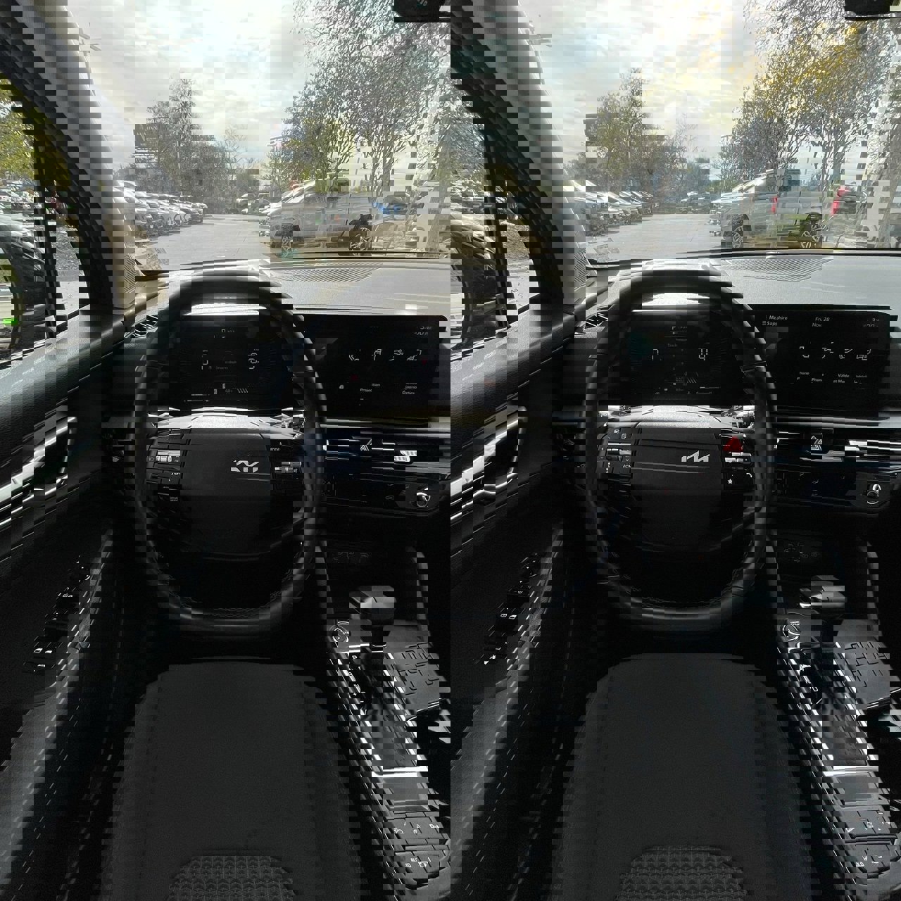 Used 2026 Kia Sportage LX image 11