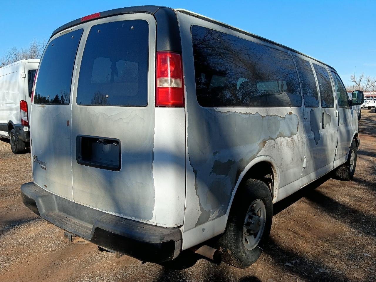 Used 2008 Chevrolet Express 3500 Extended Passenger RWD image 5