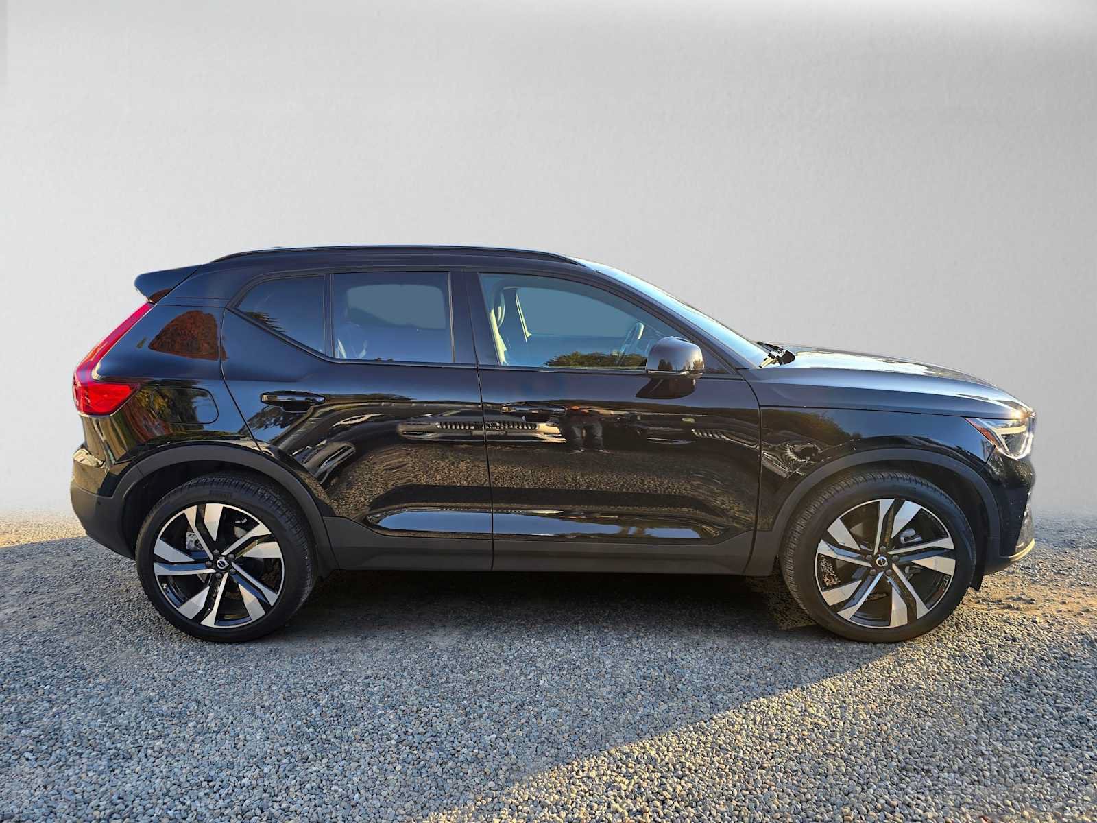 Used 2026 Volvo XC40 B5 Ultra w/ Climate Package AWD/4WD image 2