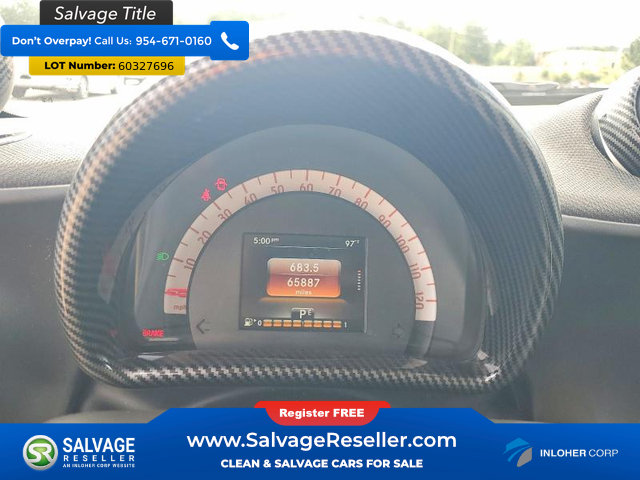 Used 2016 smart fortwo passion RWD image 12