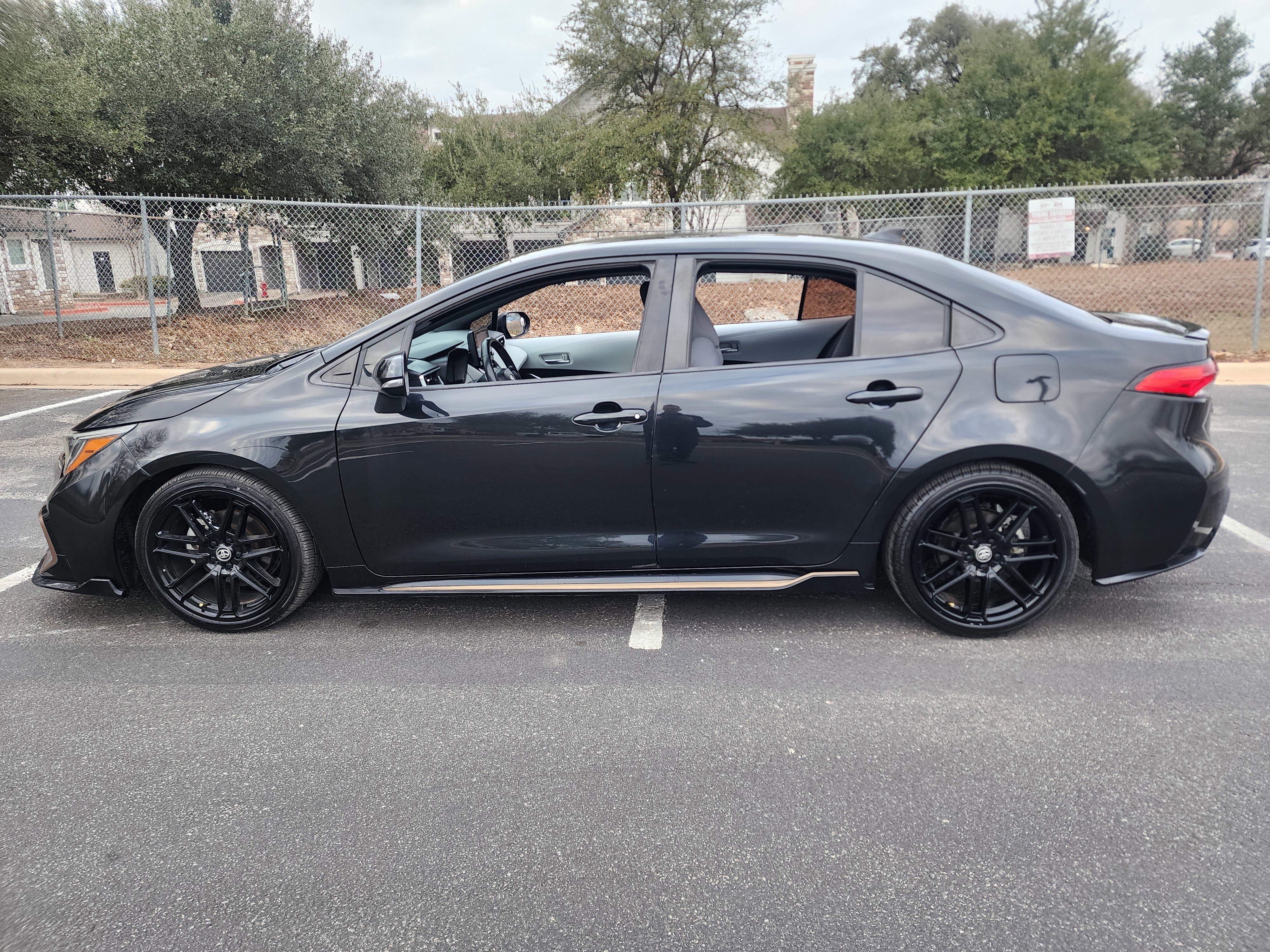Used 2022 Toyota Corolla SE FWD image 4