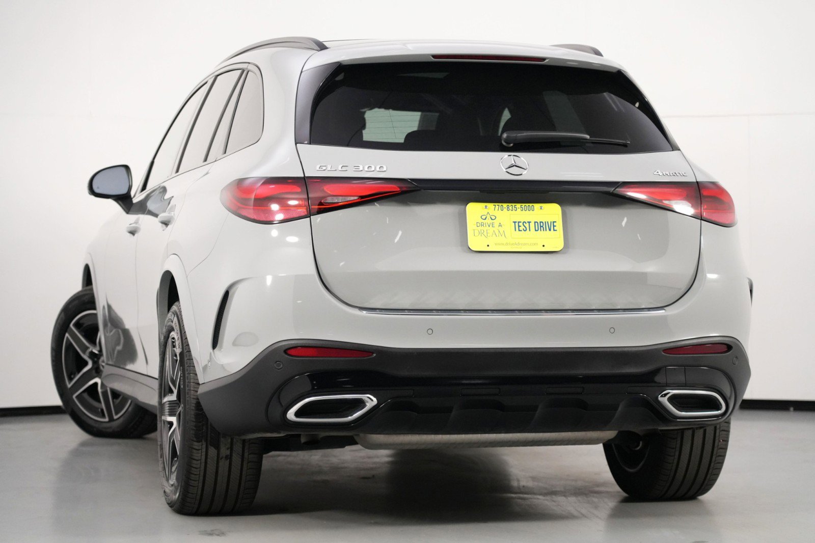 Used 2025 Mercedes-Benz GLC 300 4MATIC w/ AMG Line image 6