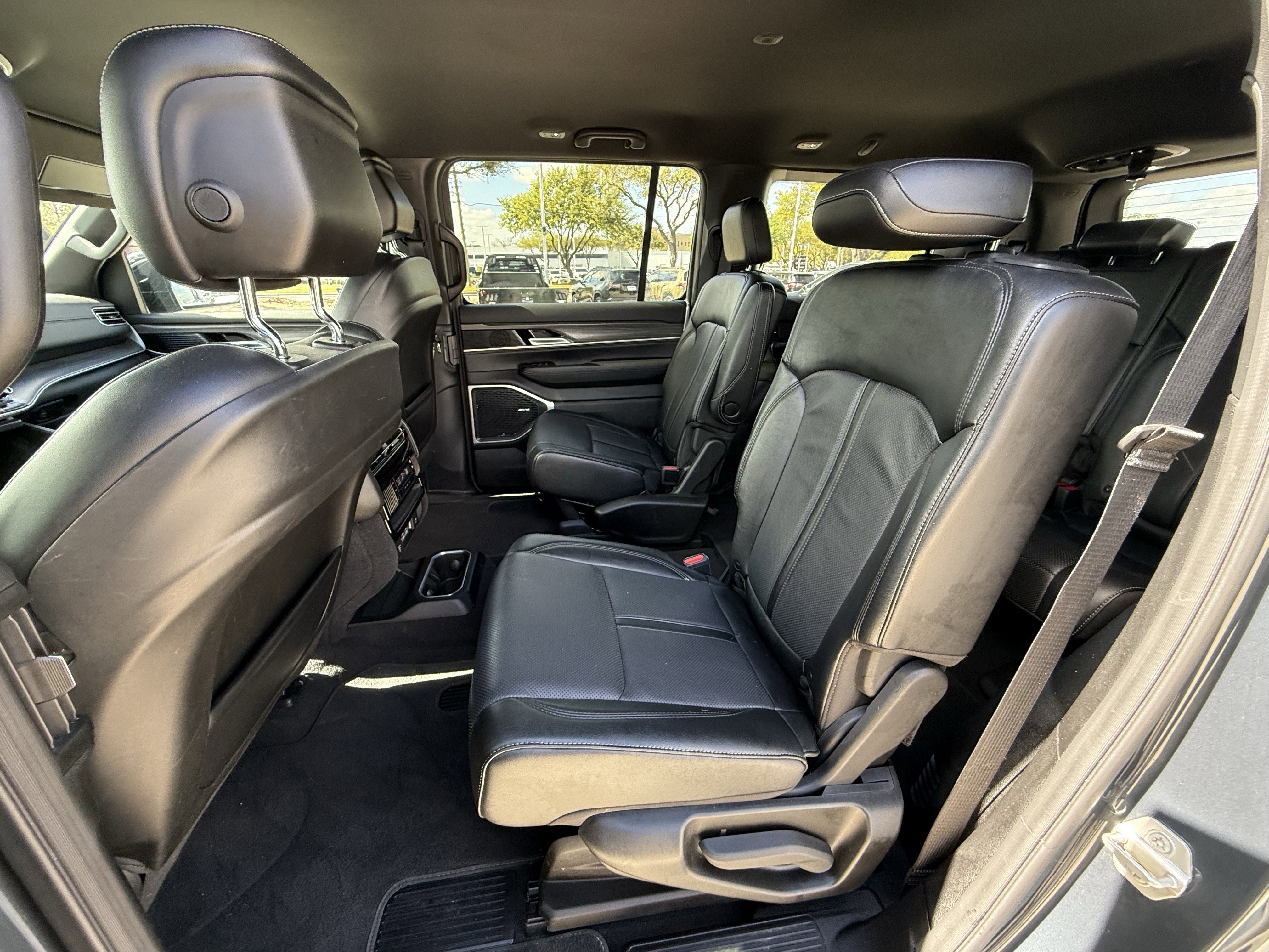 Used 2024 Jeep Wagoneer Series II RWD image 29