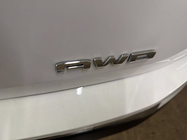 Used 2024 GMC Terrain SLT AWD/4WD image 9