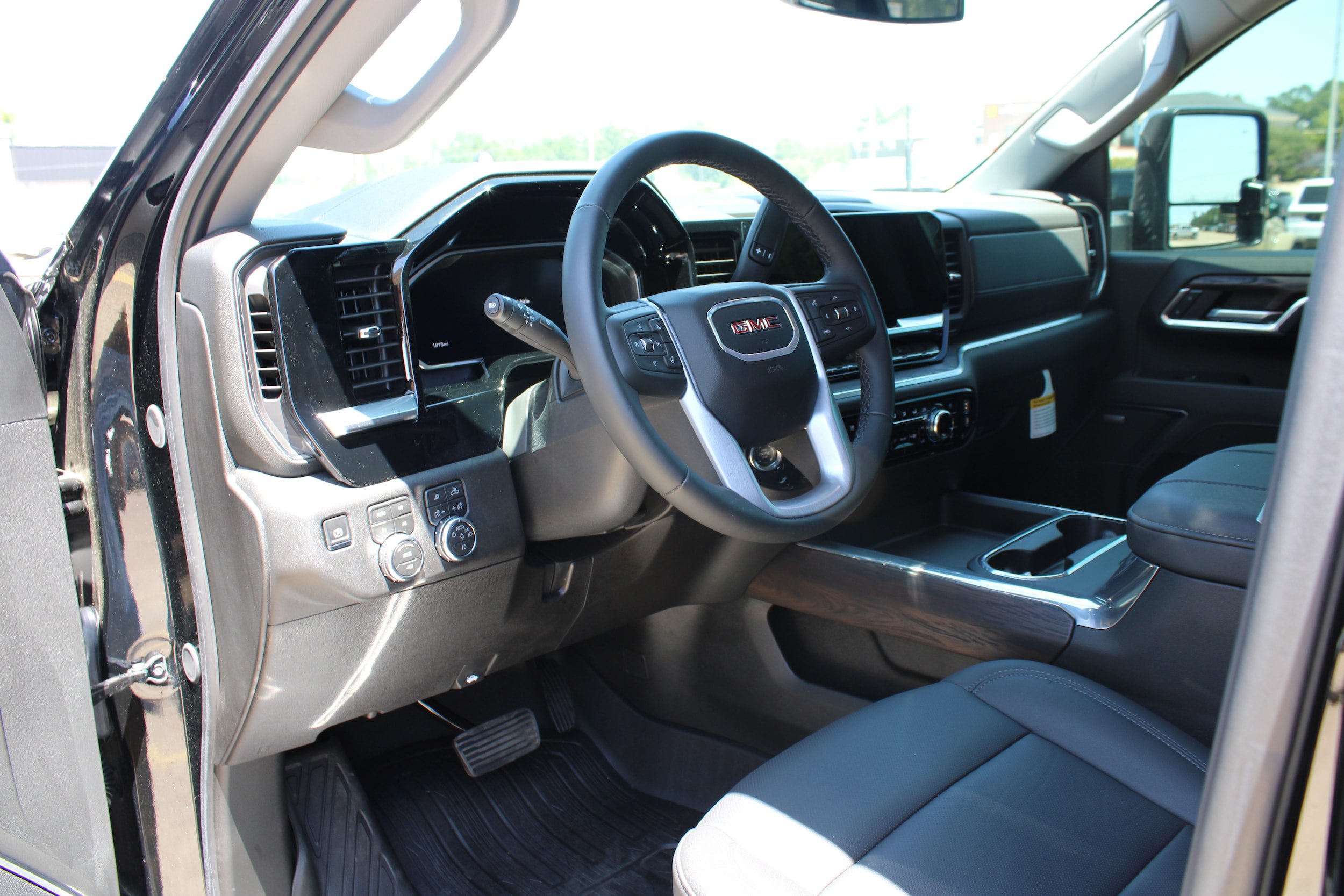 Used 2026 GMC Sierra 2500 SLT w/ SLT Premium Package AWD/4WD image 19