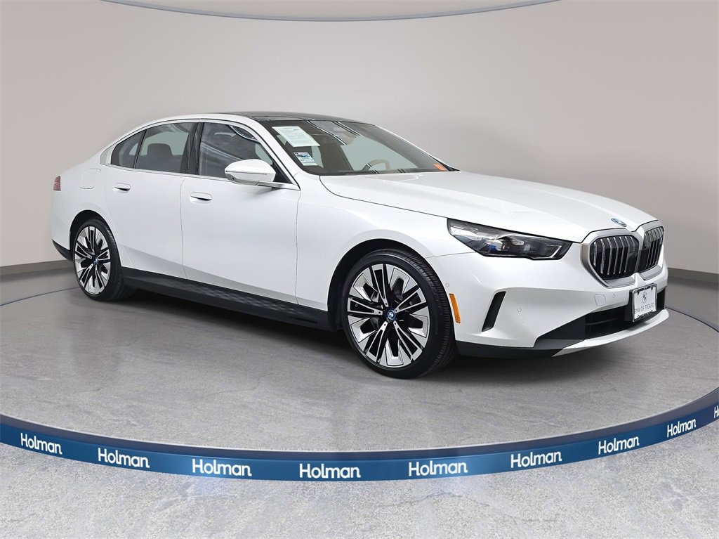 Used 2025 BMW i5 xDrive40 w/ Premium Package image 4