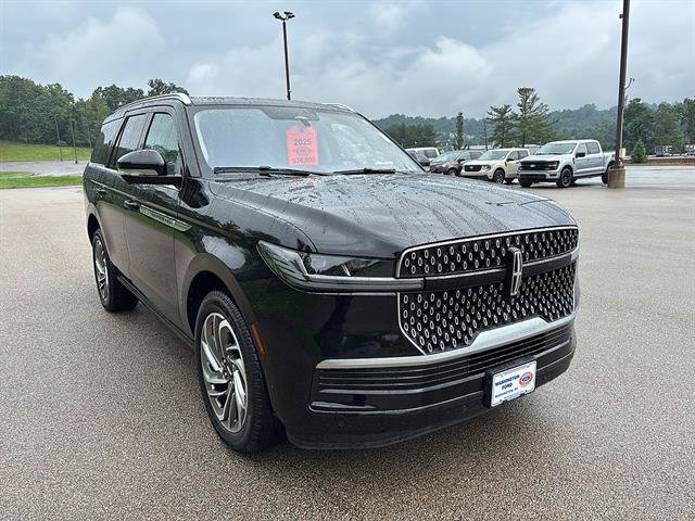 Used 2025 Lincoln Navigator Reserve AWD/4WD image 6