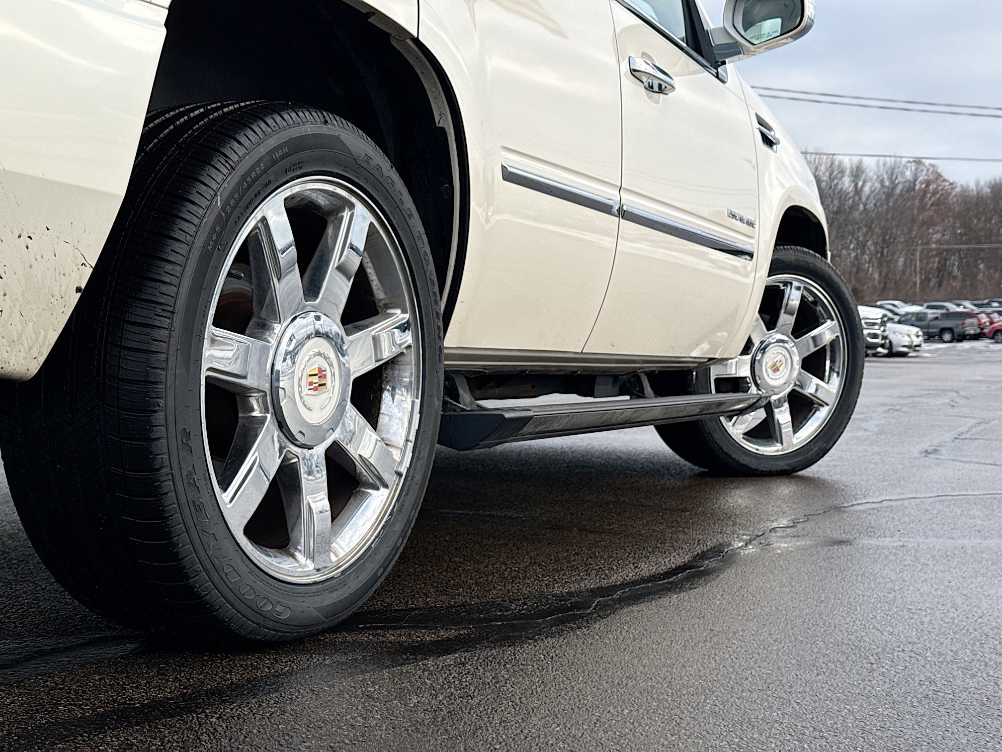 Used 2013 Cadillac Escalade Luxury image 17