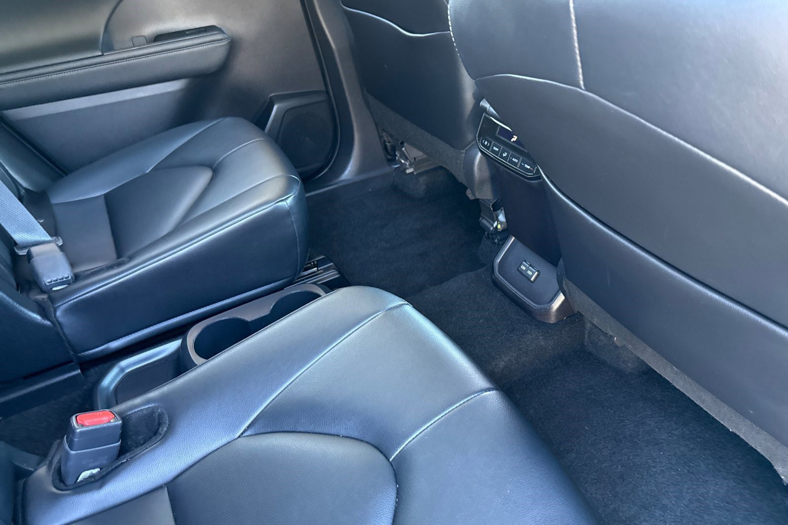 Used 2024 Toyota Highlander XLE image 29