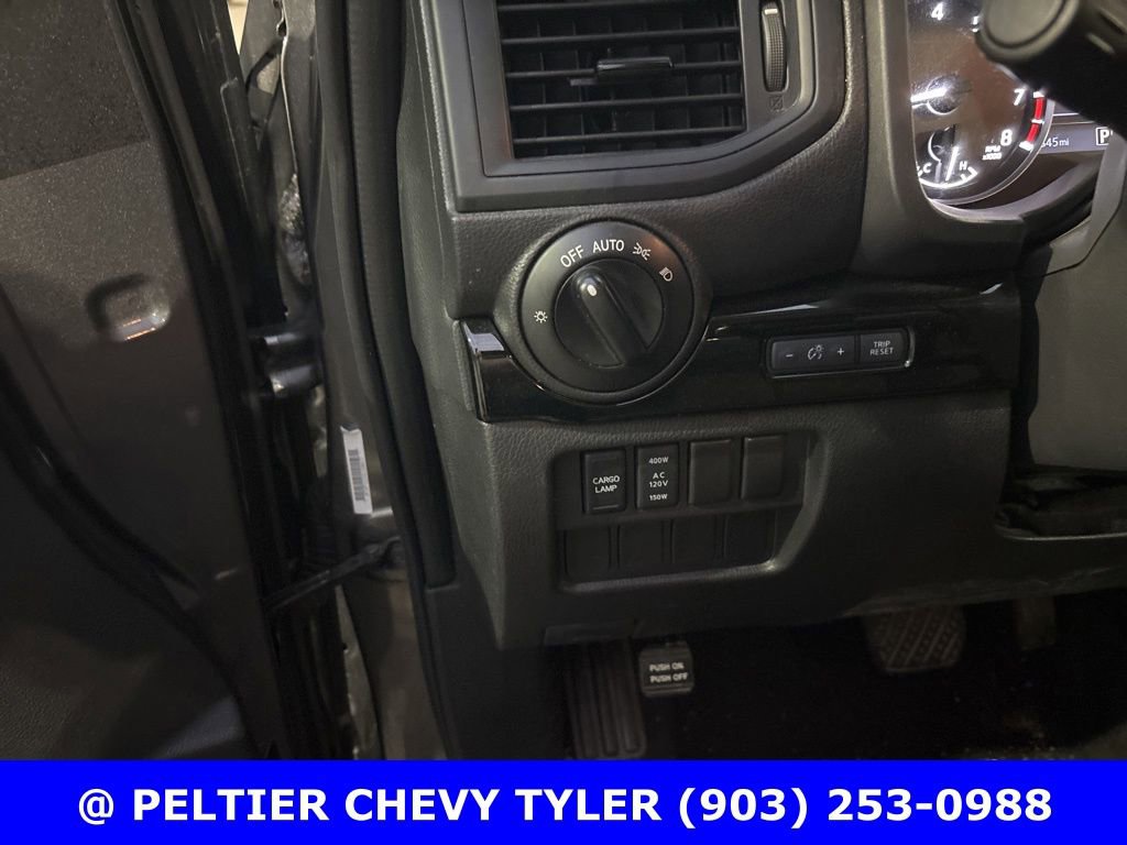 Used 2024 Nissan Titan SV w/ SV Convenience Package RWD image 13