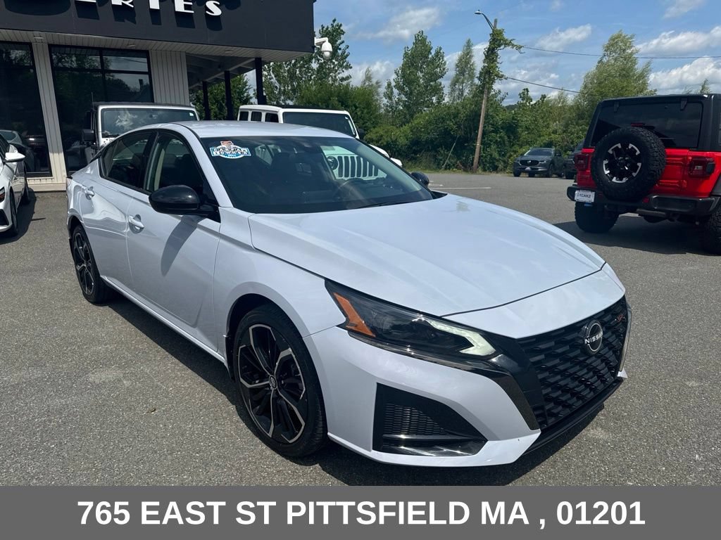 Used 2023 Nissan Altima 2.5 SR AWD/4WD image 10