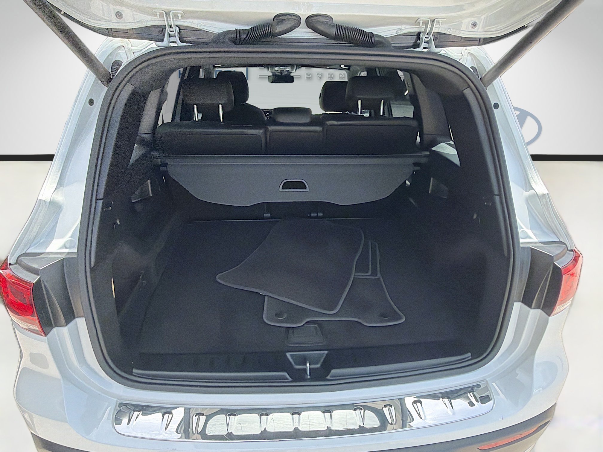 Used 2023 Mercedes-Benz EQB 300 4MATIC image 26