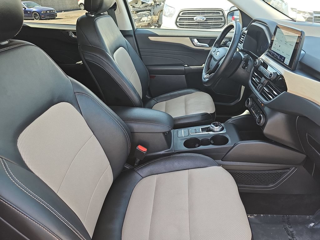 Used 2022 Ford Escape Titanium w/ Titanium Elite Package AWD/4WD image 10