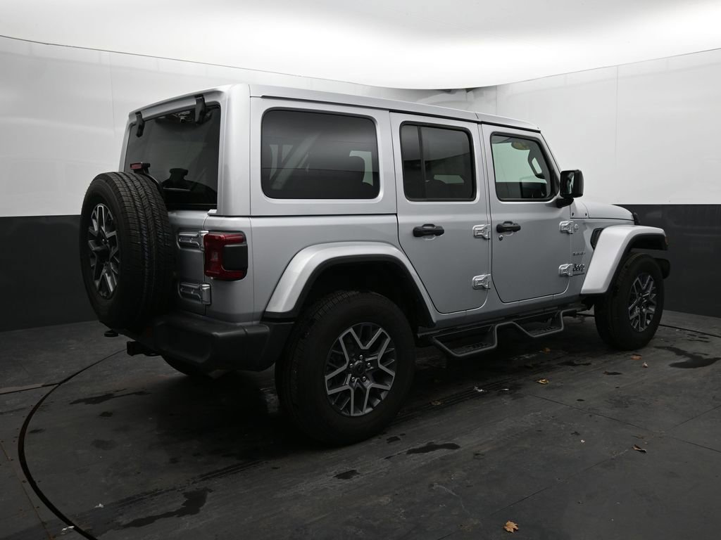 Used 2024 Jeep Wrangler Sahara image 13