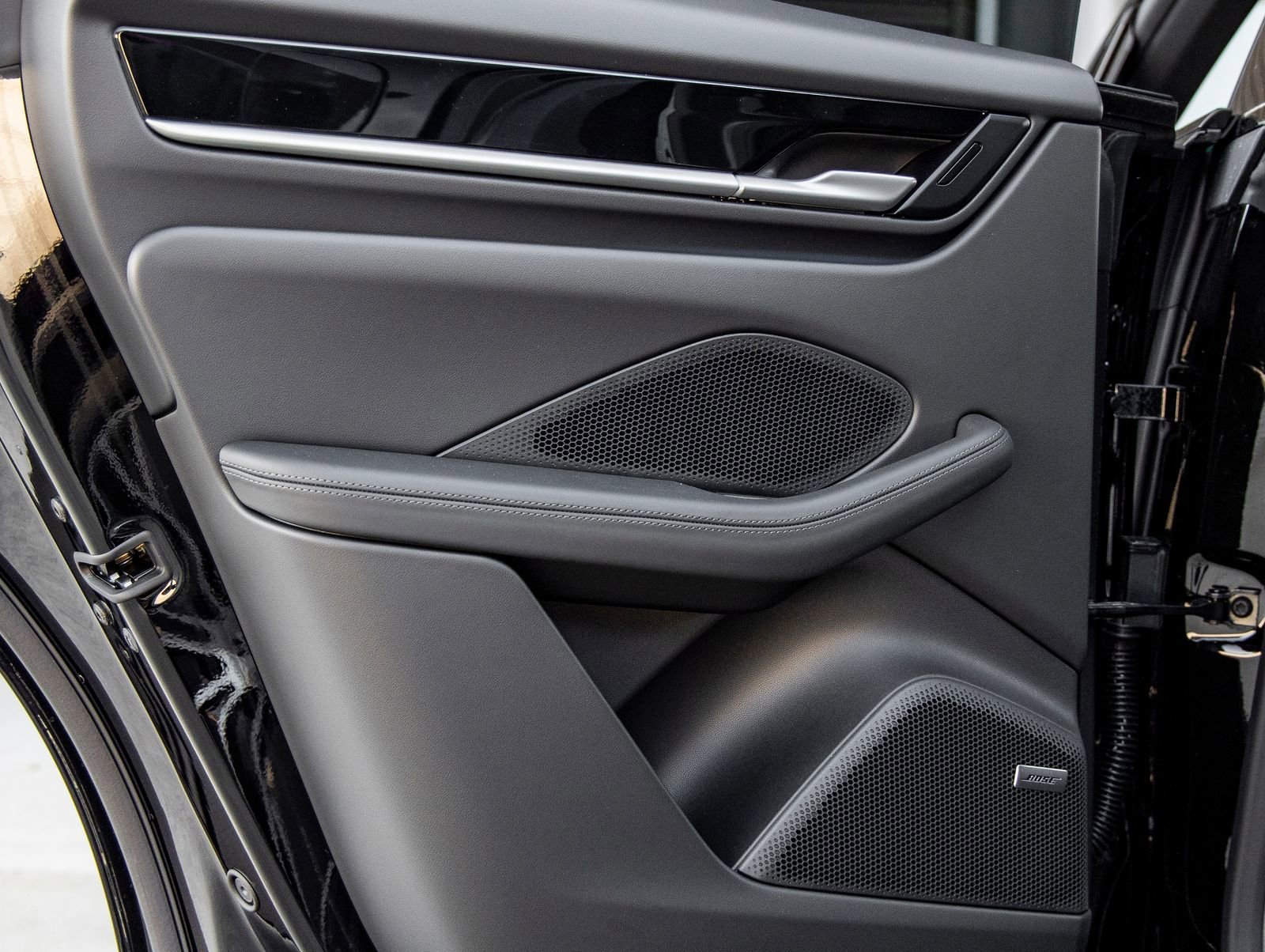 Used 2025 Porsche Macan Electric image 30