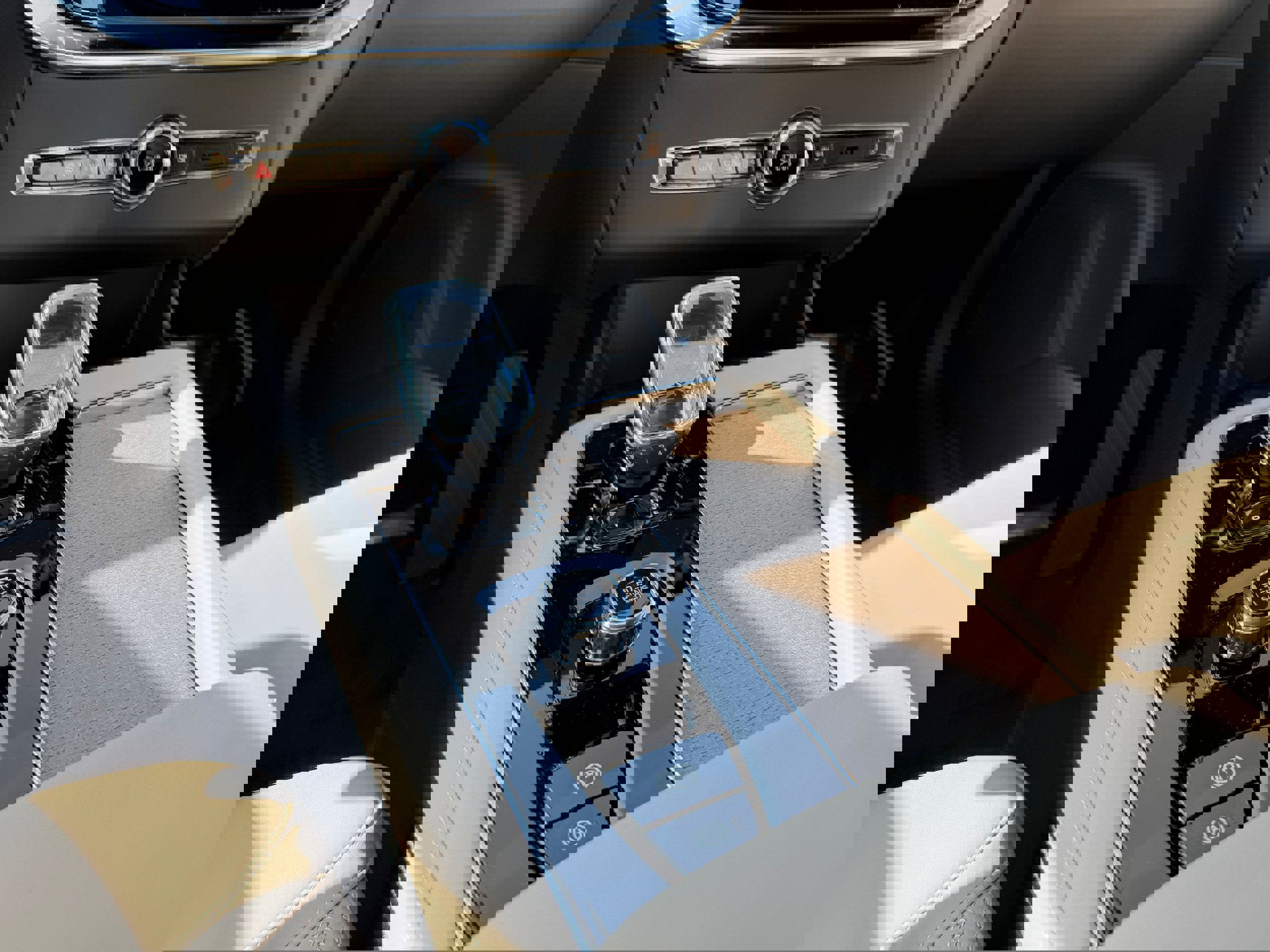 New 2026 Volvo XC90 T8 Plus w/ Protection Package Premier image 13