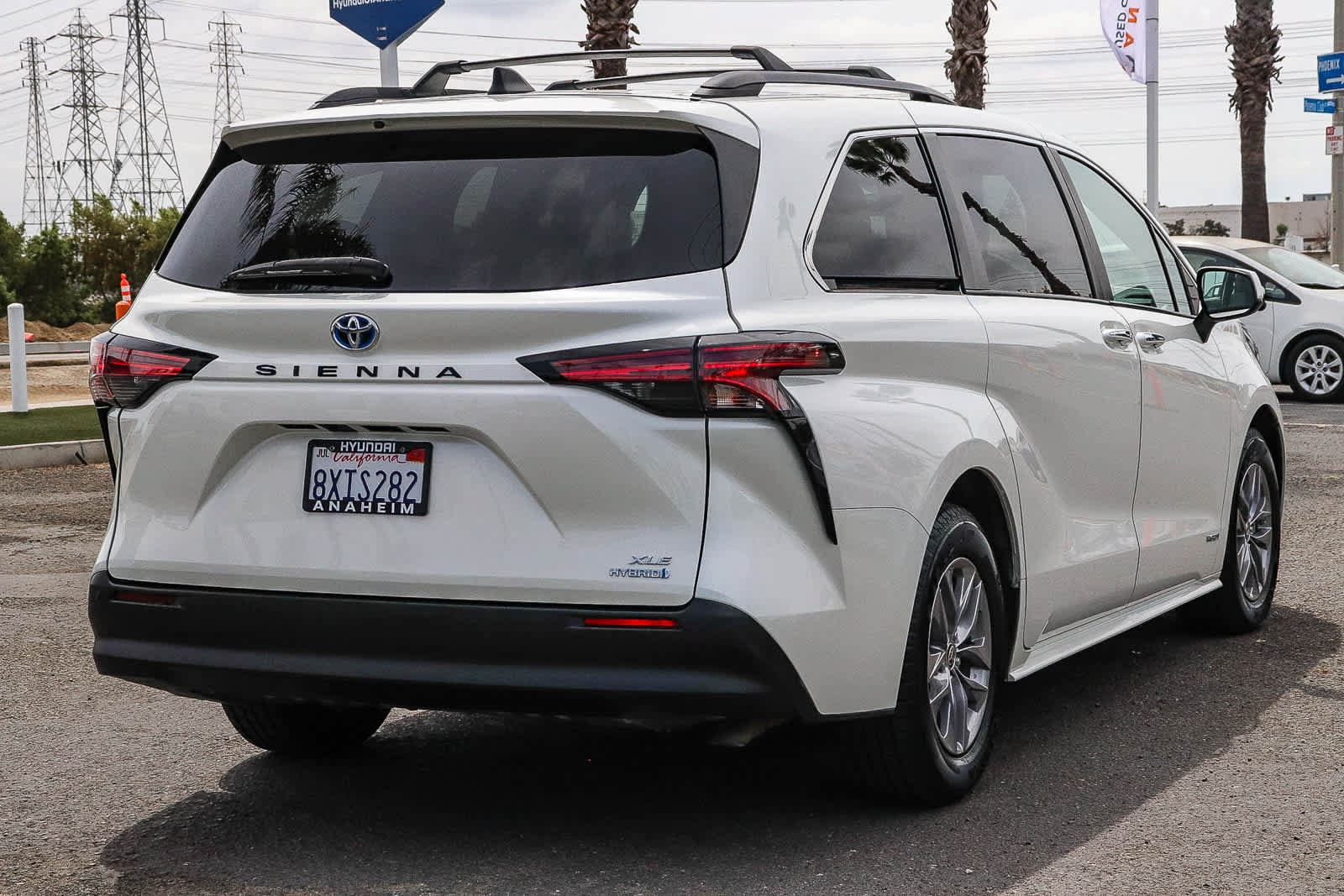 Used 2021 Toyota Sienna XLE w/ XLE Plus Package FWD image 7