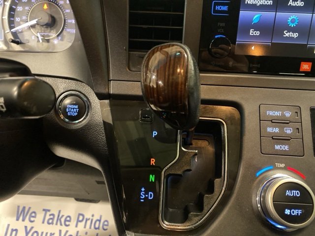 Used 2017 Toyota Sienna Limited image 25