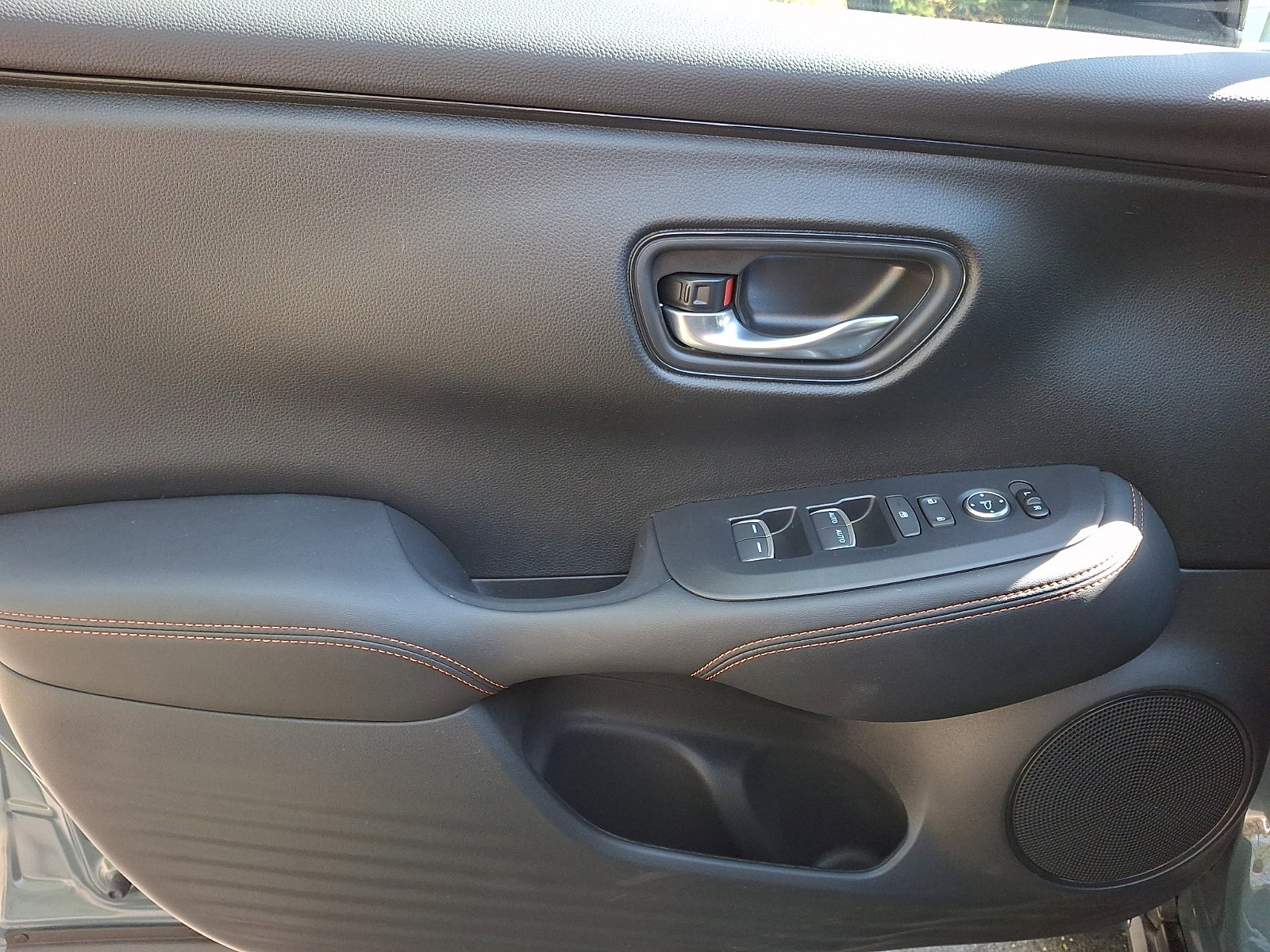 Used 2025 Honda HR-V Sport image 12