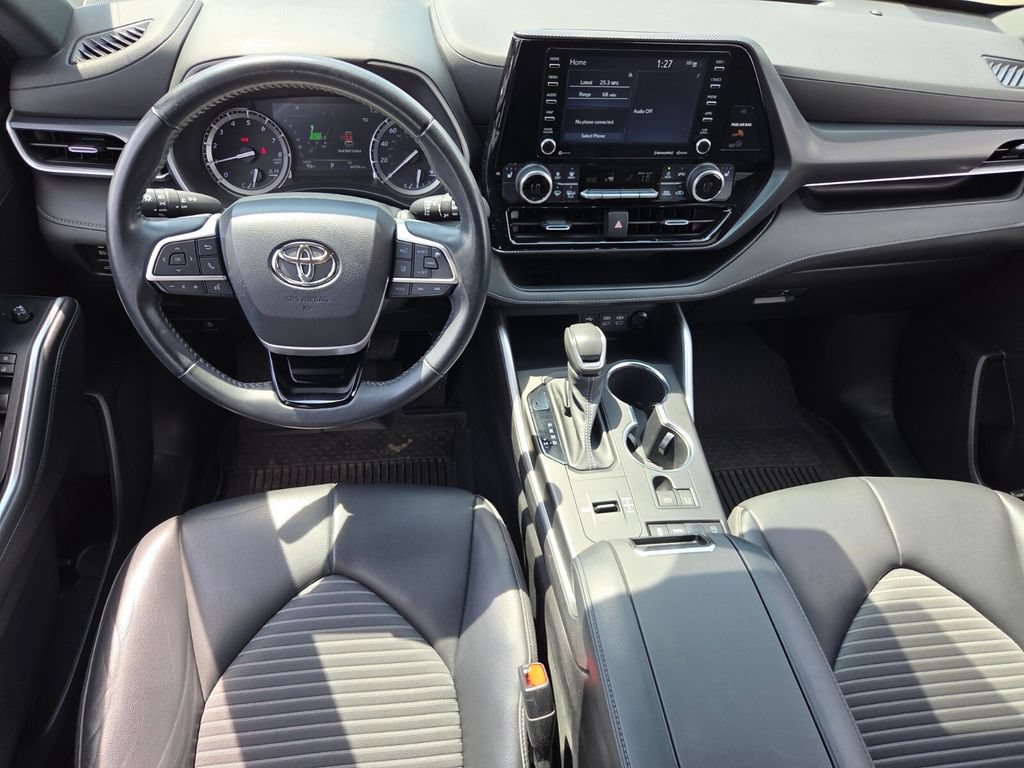 Used 2022 Toyota Highlander XSE FWD image 7