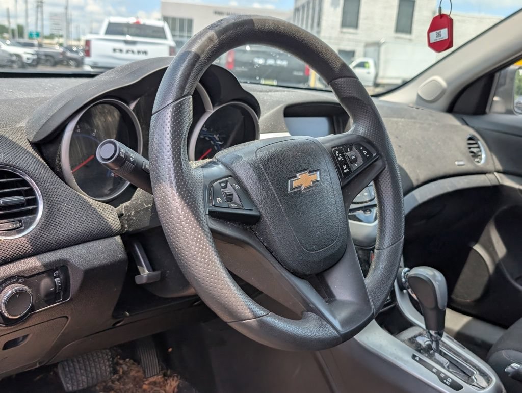 Used 2016 Chevrolet Cruze LT w/ Technology Package FWD image 13