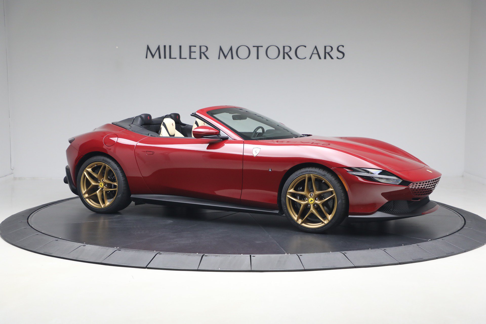 Certified 2025 Ferrari Roma Spider RWD image 11