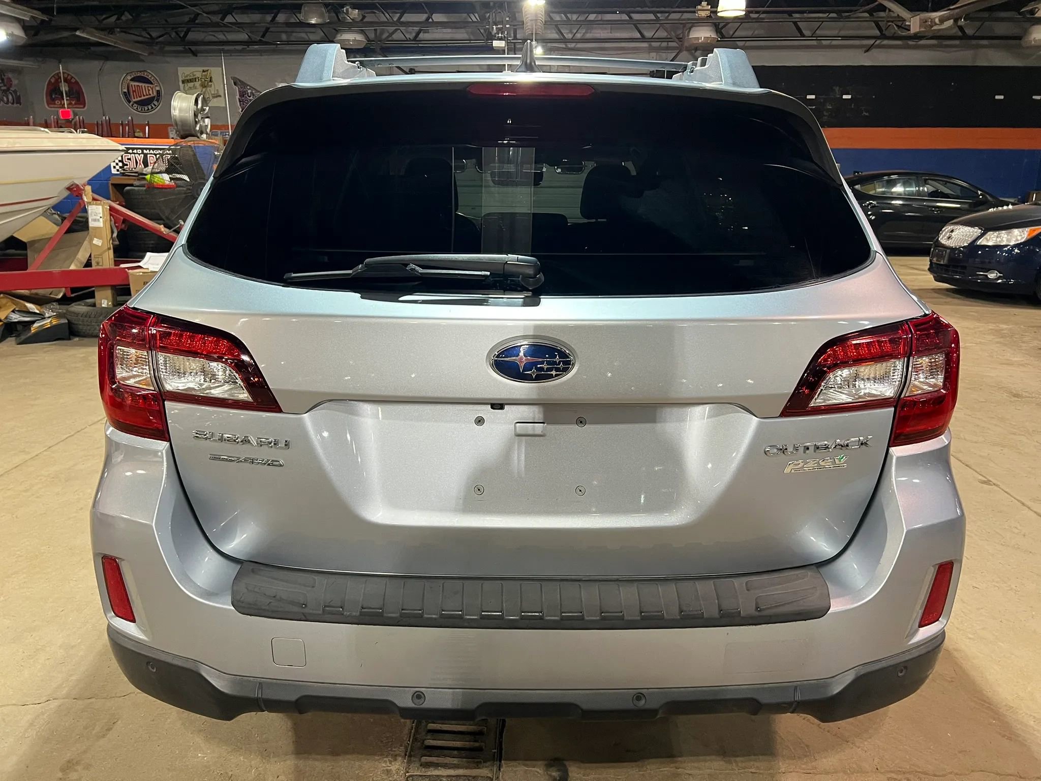 Used 2017 Subaru Outback 2.5i Limited AWD/4WD image 4
